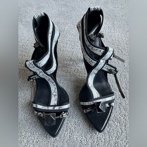 Brand new Stella Luna pour Anthony Vaccarello black and white heels